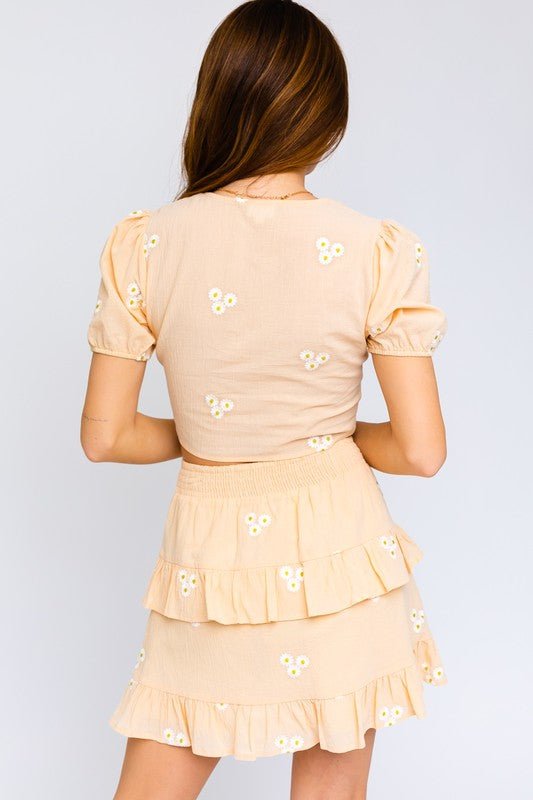 Half Sleeve Daisy Embroidered Top - KOKOTETE
