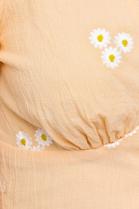 Half Sleeve Daisy Embroidered Top - KOKOTETE