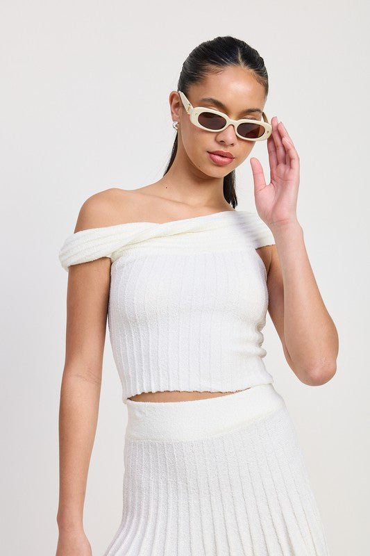 OFF THE SHOULDER KNIT TOP - KOKOTETE